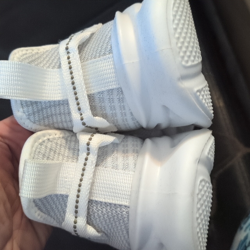 Running shoes - Picture 2 of 4